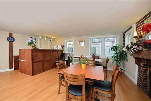 Howard Johnson By Wyndham West Yarmouth Cape Cod Exterior photo