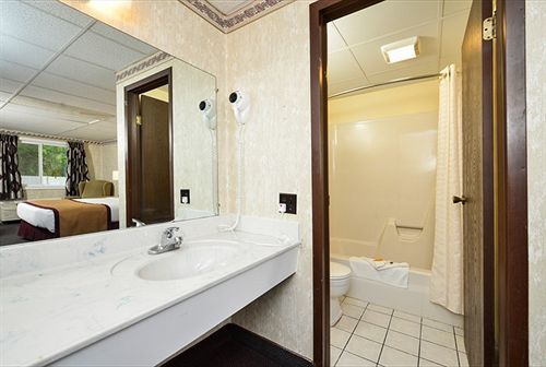 Howard Johnson By Wyndham West Yarmouth Cape Cod Exterior photo