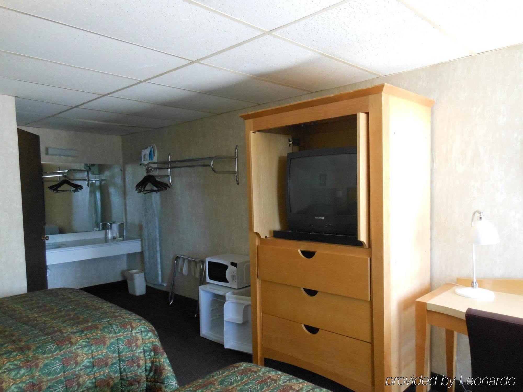 Howard Johnson By Wyndham West Yarmouth Cape Cod Exterior photo